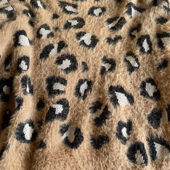 Express Pink Leopard Print Fuzzy Soft Sweater Size Medium - Picture 6 of 12